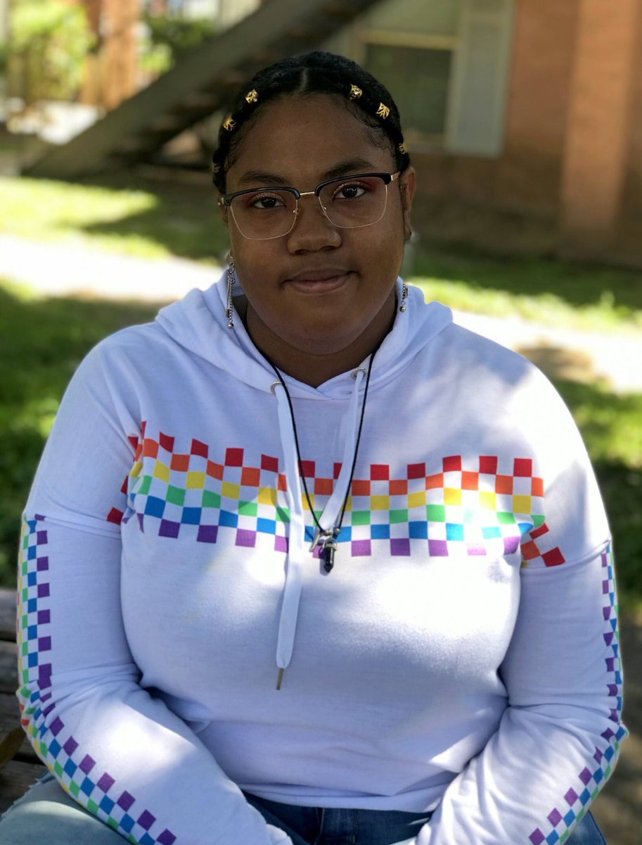 Westside_SFTBL's tweet photo. Last but not least... Senior Shoutout to DEMIA ALLEN!!

She played softball for 1 year on JV at
@westsidehigh

Demia also made the banner we used to take to our softball games! #Talented

#2020wolfpackhonors #bestofthewest #gowestsidewolves 
@HISDAthletics https://t.co/fkPSAzODwf
