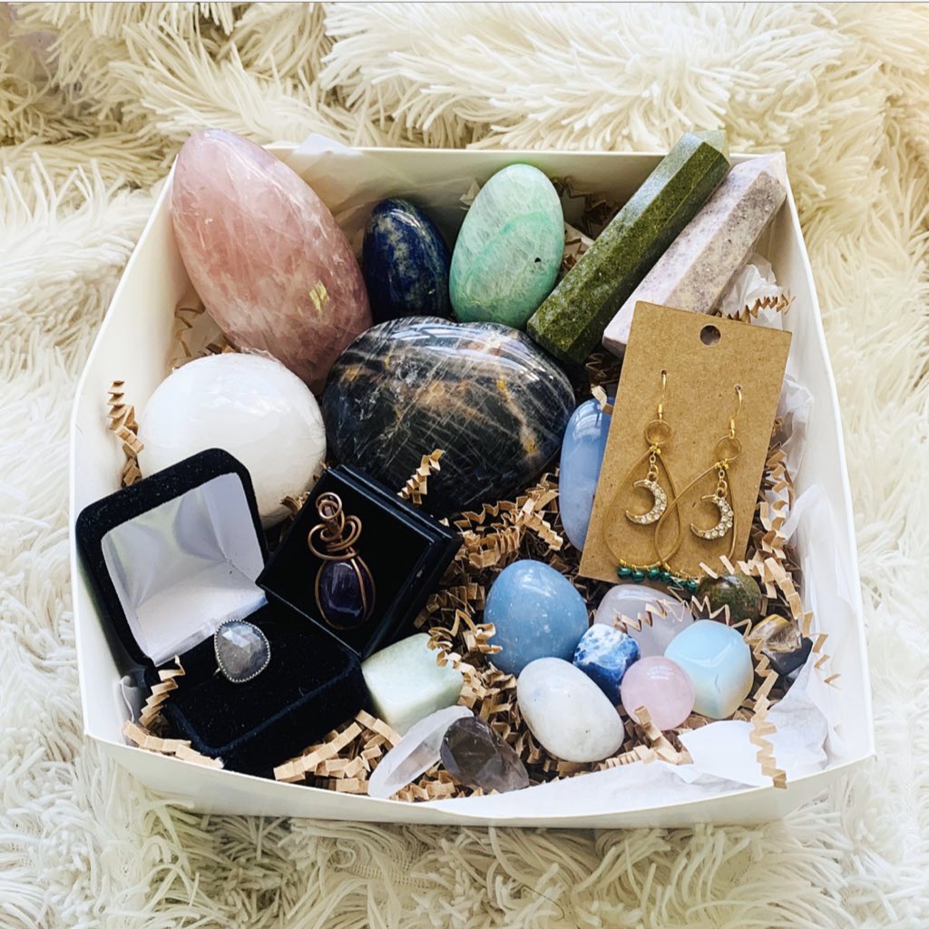 artbyjacstudio's tweet photo. ✨ArtByJacStudio PR Box Giveaway!✨

To enter:
•Follow me
•RT
•Tag a friend

Extra:
•Every NEW comment with a NEW tag = another entry (enter as much as you want!)

(1) Winner will receive a personalized PR Box from my brand (details below)

💕Ends when I hit 25k followers💕 https://t.co/3oO15yo7Bq