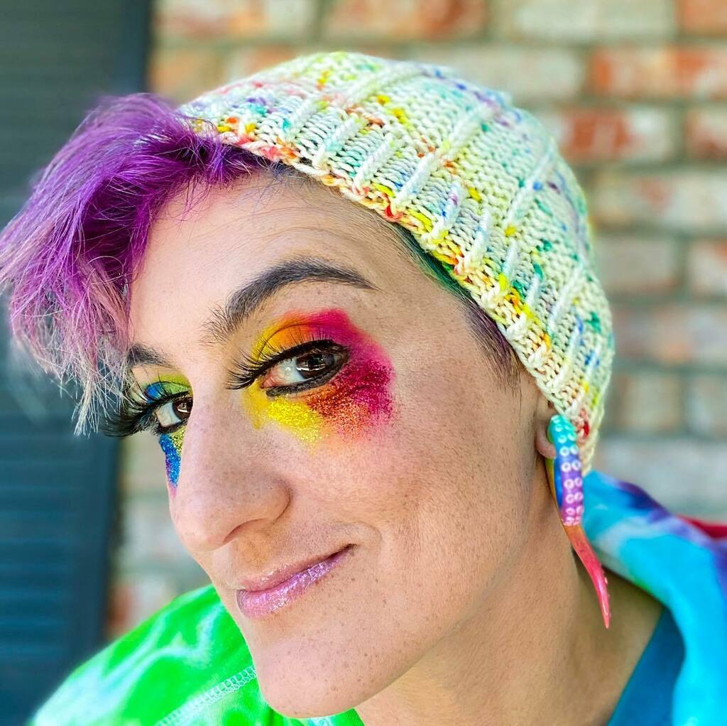 knitmoregirls's tweet photo. Fun story: I made this hat in less time than it took me to style my makeup.
🦄
Okay, not exactly, but almost. 🦄
(Pattern: Urchin Hat by @battlepanda32, Yarn: @lazersheep yarns DK “Sheepicorn”, earrings by @rybacolnce)
🦄
#oinkpigments #bipocknitters #knitting #ravelry #knitte… https://t.co/S7Wd3BS2BB