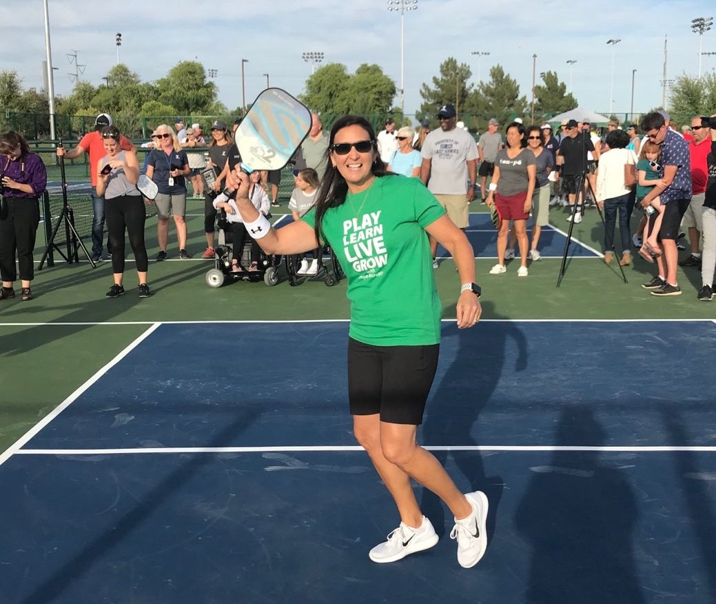 ArredondoSavage's tweet photo. A city's ability to connect people is what makes it amazing. Let's maintain #PhysicalDistancing but not distance socially.
I am happy that @Tempegov pickleball courts and other amenities are back and we are providing a safe way to reconnect!
#CitiesAreEssential #TempeTogether https://t.co/pIU97mG7zA
