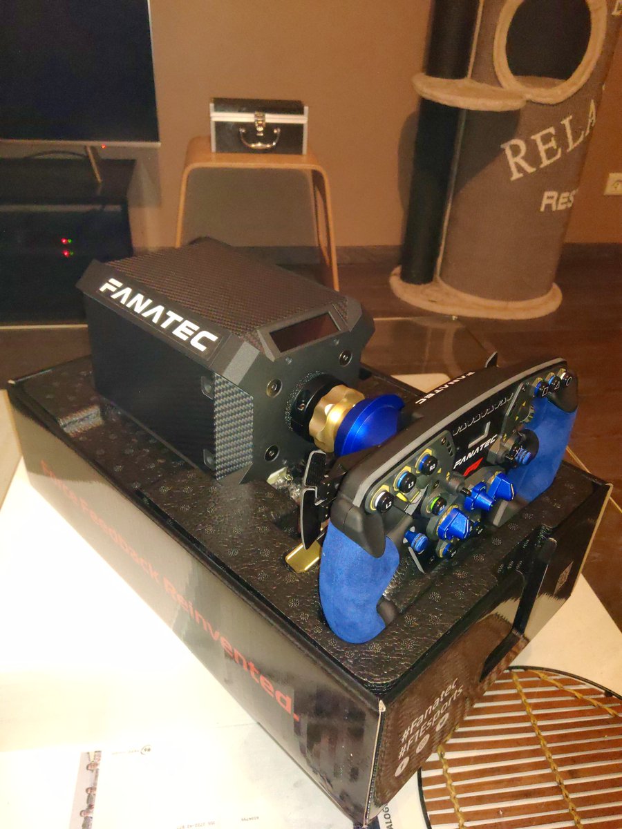 TX3_Wesson's tweet photo. Changement de stratosphère !!!!!!! Une motivation supplémentaire pour représenter au mieux ma belle famille la Virtualdriver by TX3... Merci thrustmaster pour ses années de bon et loyaux services... Place au changement !!! https://t.co/5F5CI87N5F