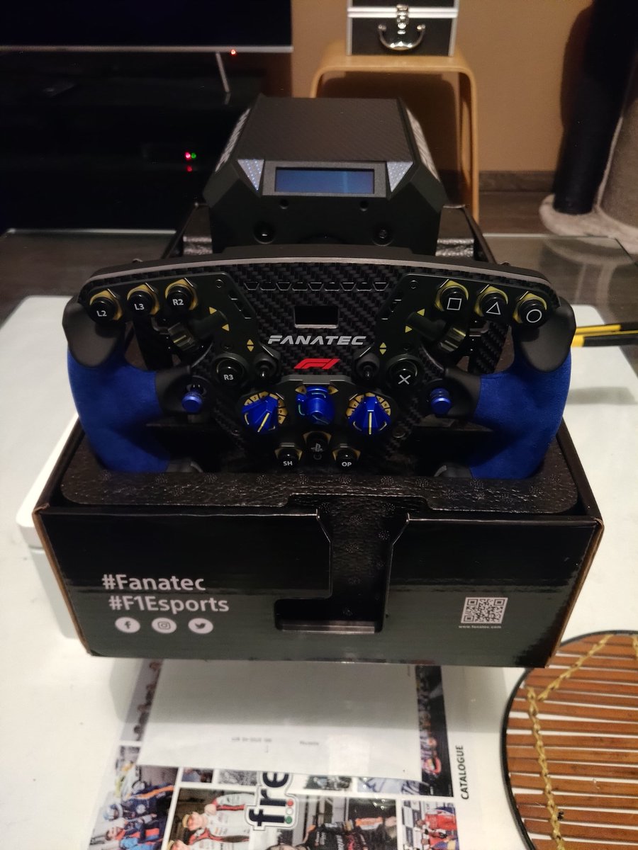 TX3_Wesson's tweet photo. Changement de stratosphère !!!!!!! Une motivation supplémentaire pour représenter au mieux ma belle famille la Virtualdriver by TX3... Merci thrustmaster pour ses années de bon et loyaux services... Place au changement !!! https://t.co/5F5CI87N5F