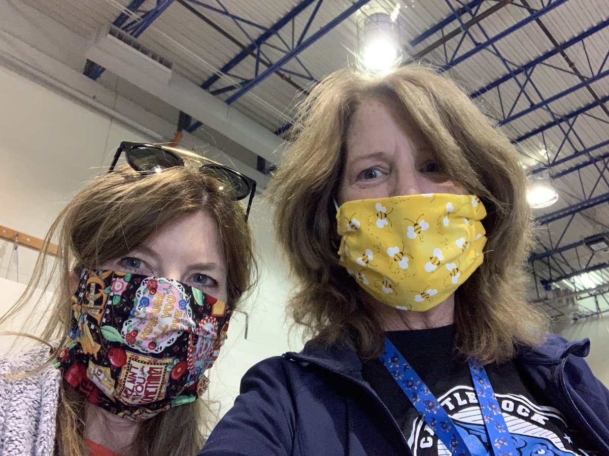 semeyer12's tweet photo. Partner in crime! We are ready and masked for distributing student belongings on Monday and Tuesday. #CRE https://t.co/PQ0G3Ua24K