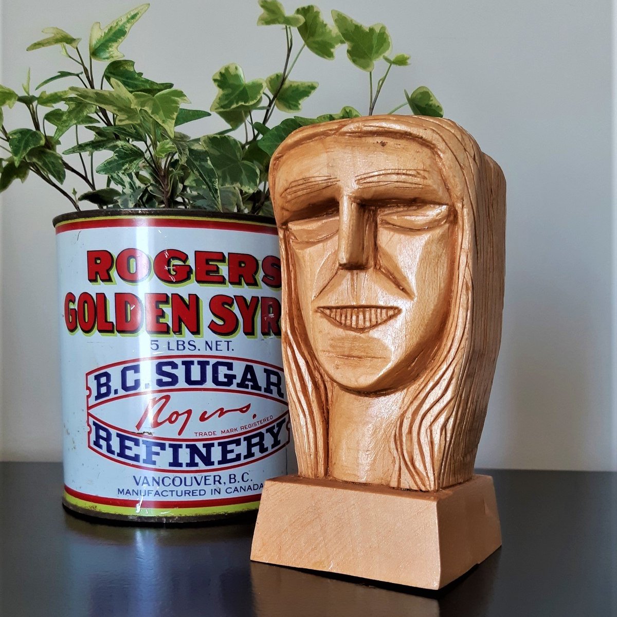JazVintage's tweet photo. Any outsider/folk art lovers out there? Just added to our shop is this vintage funky hand carved gal!
https://t.co/U78mWFqP5G
#folkart #naiveart #outsiderart #handcarved #woodworking #femalebust #bust #homedecor #boho #vintage #midcentury #mantledecor #americana #art https://t.co/5XhoBRCoyx