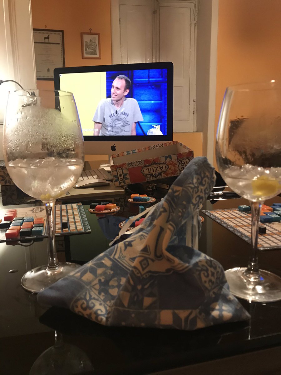 Zerena82's tweet photo. #propagandalive #zerocalcare #gintonic e #azul combo perfetta - @welikeduel @zerocalcare @makkox @zdizoro @iCrasta #vardipuntata https://t.co/ZLCO9VkoZ2