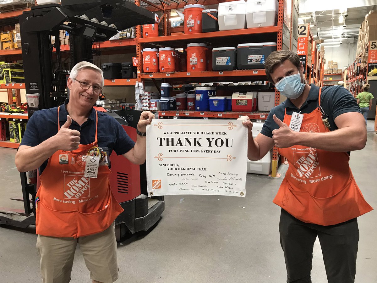 HDTHaidos's tweet photo. We received a signed thank you banner today and associates couldn’t say enough about the support they’ve received during these difficult times! Thank you PMD regional team! It means so much and we couldn’t be prouder! #PMDRocks @DJJKsanchez @PMDRegion @PabstBen https://t.co/vy80x3SU6p