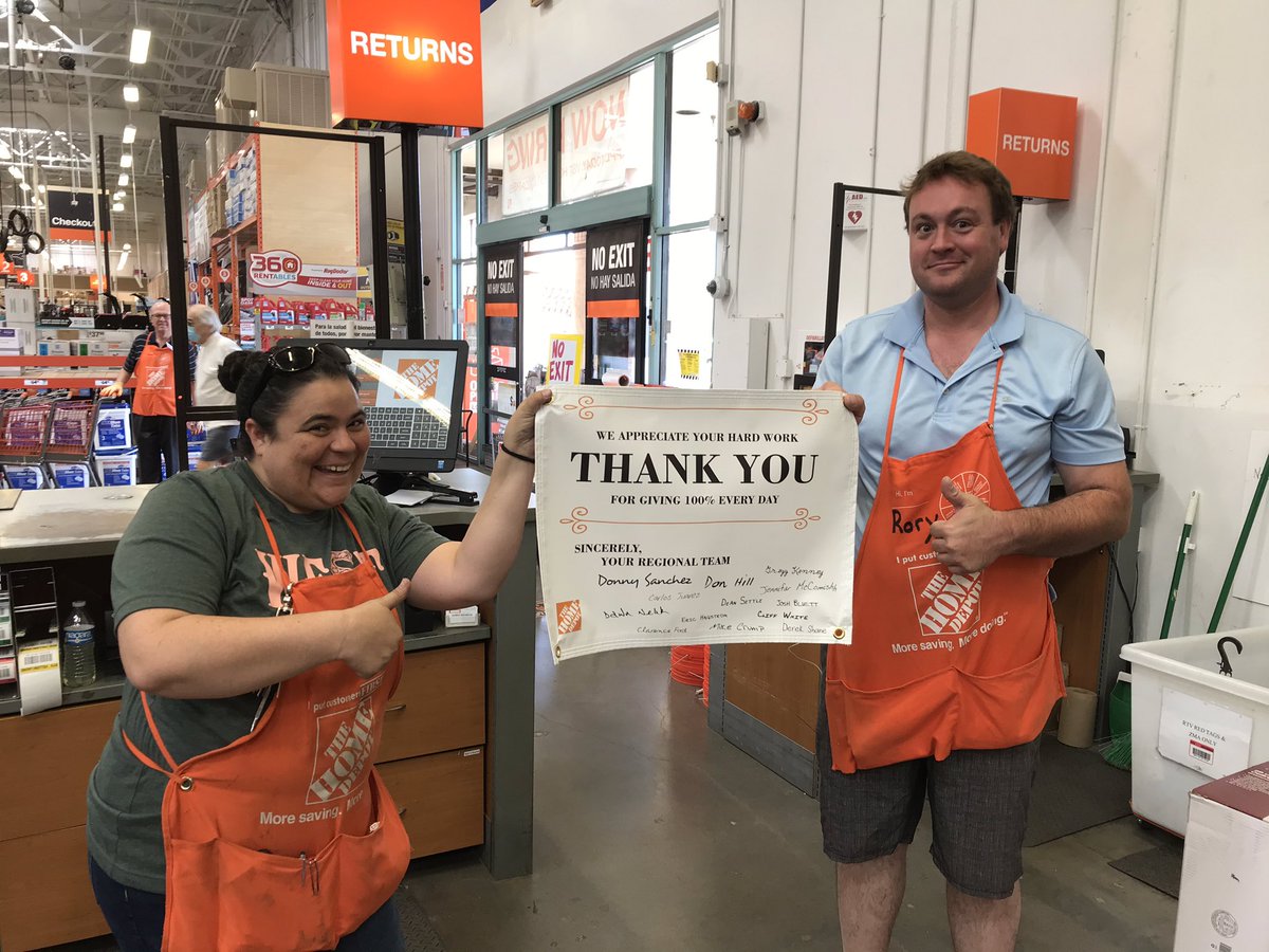 HDTHaidos's tweet photo. We received a signed thank you banner today and associates couldn’t say enough about the support they’ve received during these difficult times! Thank you PMD regional team! It means so much and we couldn’t be prouder! #PMDRocks @DJJKsanchez @PMDRegion @PabstBen https://t.co/vy80x3SU6p