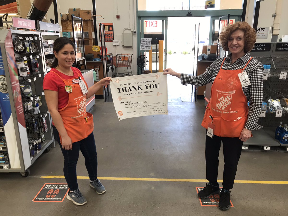 HDTHaidos's tweet photo. We received a signed thank you banner today and associates couldn’t say enough about the support they’ve received during these difficult times! Thank you PMD regional team! It means so much and we couldn’t be prouder! #PMDRocks @DJJKsanchez @PMDRegion @PabstBen https://t.co/vy80x3SU6p