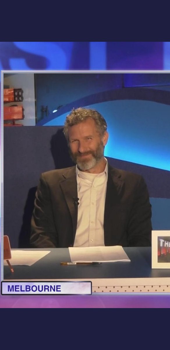 Stephemma_'s tweet image. These spot the differences are getting harder...🤔🤔🤔 #thelastleg @TheLastLeg