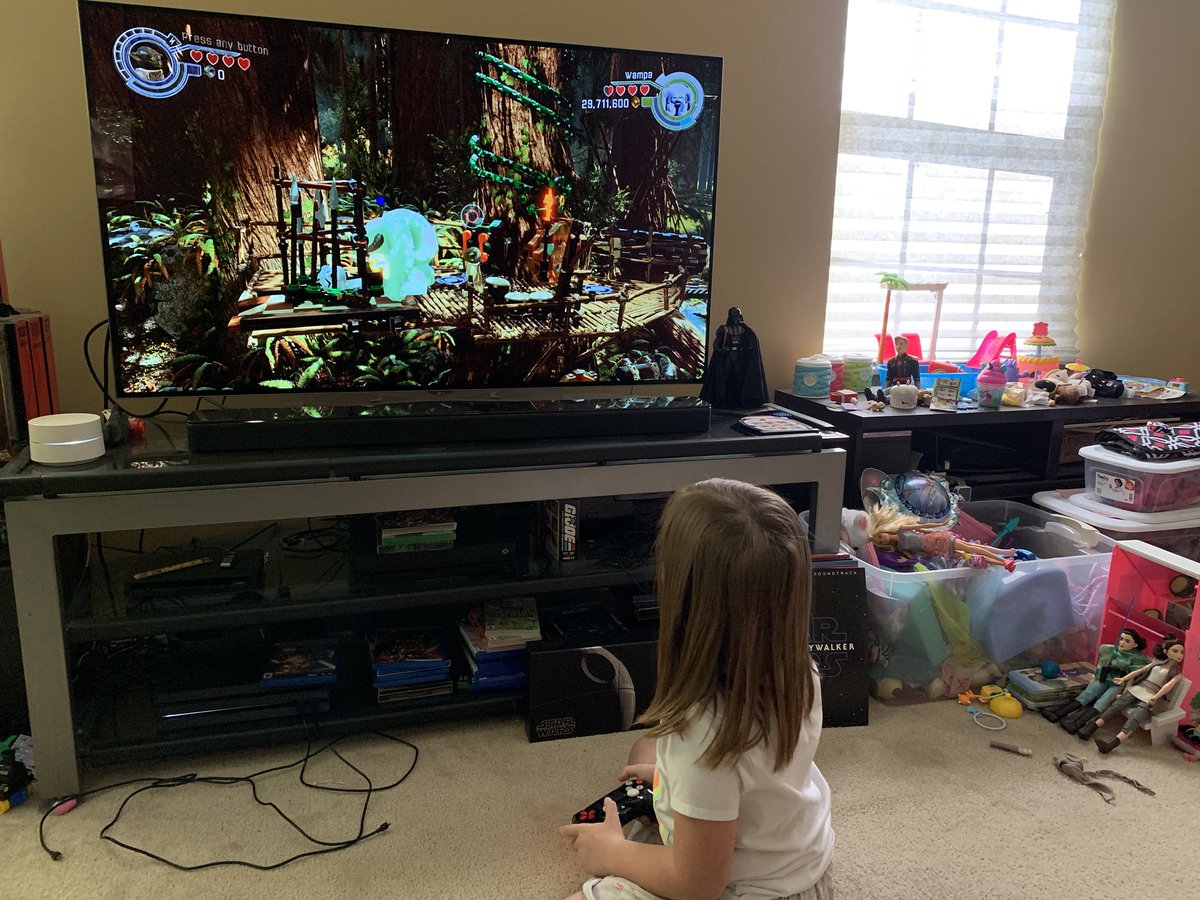 cpaletz's tweet image. Sophie playing ⁦@LEGO_Group⁩ ⁦@starwars⁩ with the Darth Vader PS4 controller #StarWarsKid #RaisingHerRight ⁦@EASwanson⁩ ⁦@SunBandit⁩ ⁦@wilhelmryan1⁩ ⁦@HamillHimself⁩ ⁦@brabsona⁩