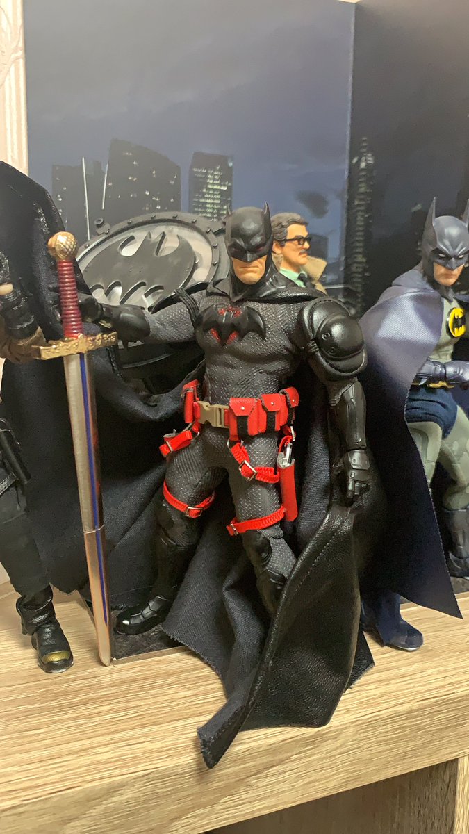 リンドヴルム カスタム進行中 フラッシュポイント版バットマン ソブリンナイトもう一体追加購入しないと