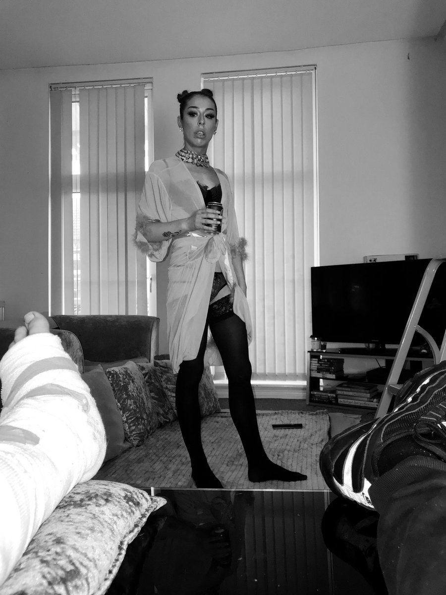 domsashark's tweet photo. Filming done today slaves. Can’t wait for you guys to see - Miss Shark 🦈
-
#burlesque #striptease #brokenfoot #workwithwhatyougot #femdom #goddess #worship #goddessesrule
-
@RTDoms @PromoboyRT @rtpromopork @promofinslave @FinDommePromo @promoslave ❌ https://t.co/UykcRd1gbO