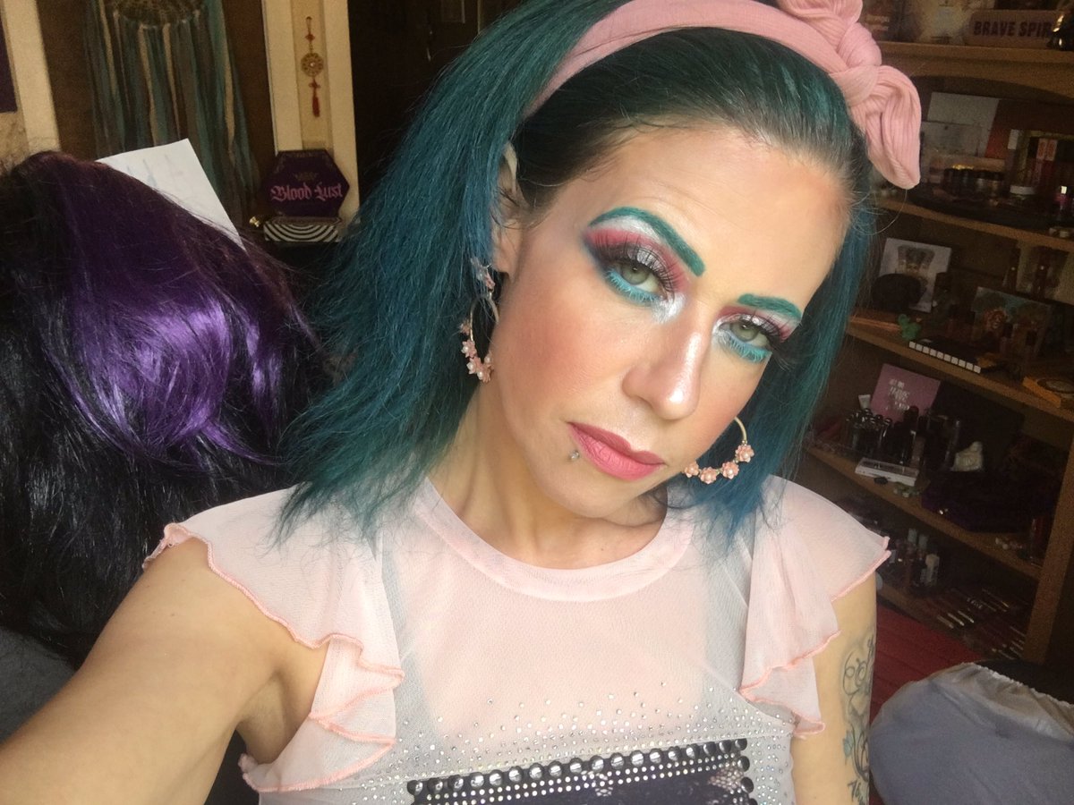 ShannonsCreati1's tweet photo. I’m ready for summer ! @JeffreeStar @shanedawson #SheRa #athometogether #summer #makeup #FridayFeeling #FridayThoughts #FridayMotivation #beauty #YouTuber #Instagram https://t.co/dhzVNAsoXO
