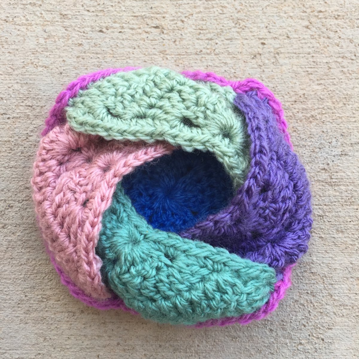 crochetbug's tweet photo. I #madeathing #crochet #coin #purse https://t.co/vKrWYwomUF