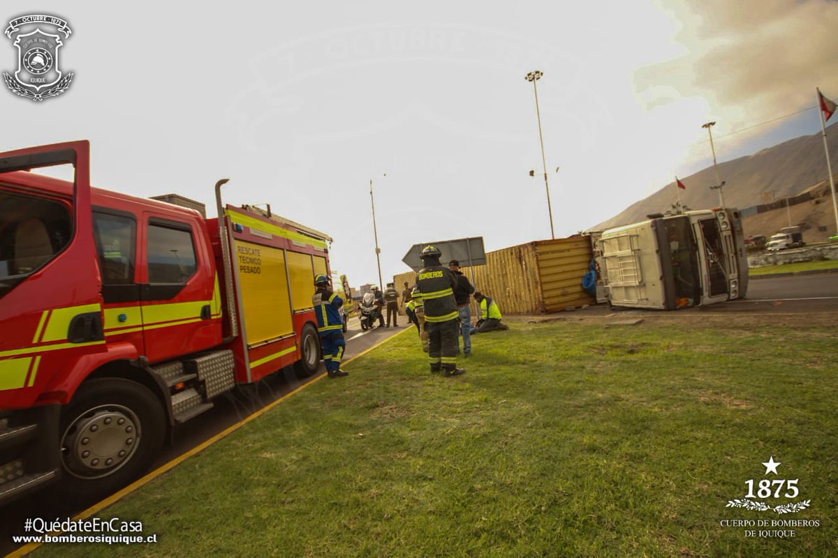 Siendo las 15:29 horas las unidades de las compañías <a href="/Bomba6iqq/">Bomba “Sgto. Aldea” 6</a> <a href="/BombaVictoria11/">Bomba Victoria 11</a> <a href="/b12iquique/">Bomba Iquique 12</a> trabajaron en llamado de rescate vehicular en rotonda El Pampino.#Iquique #EmergenciasCBI