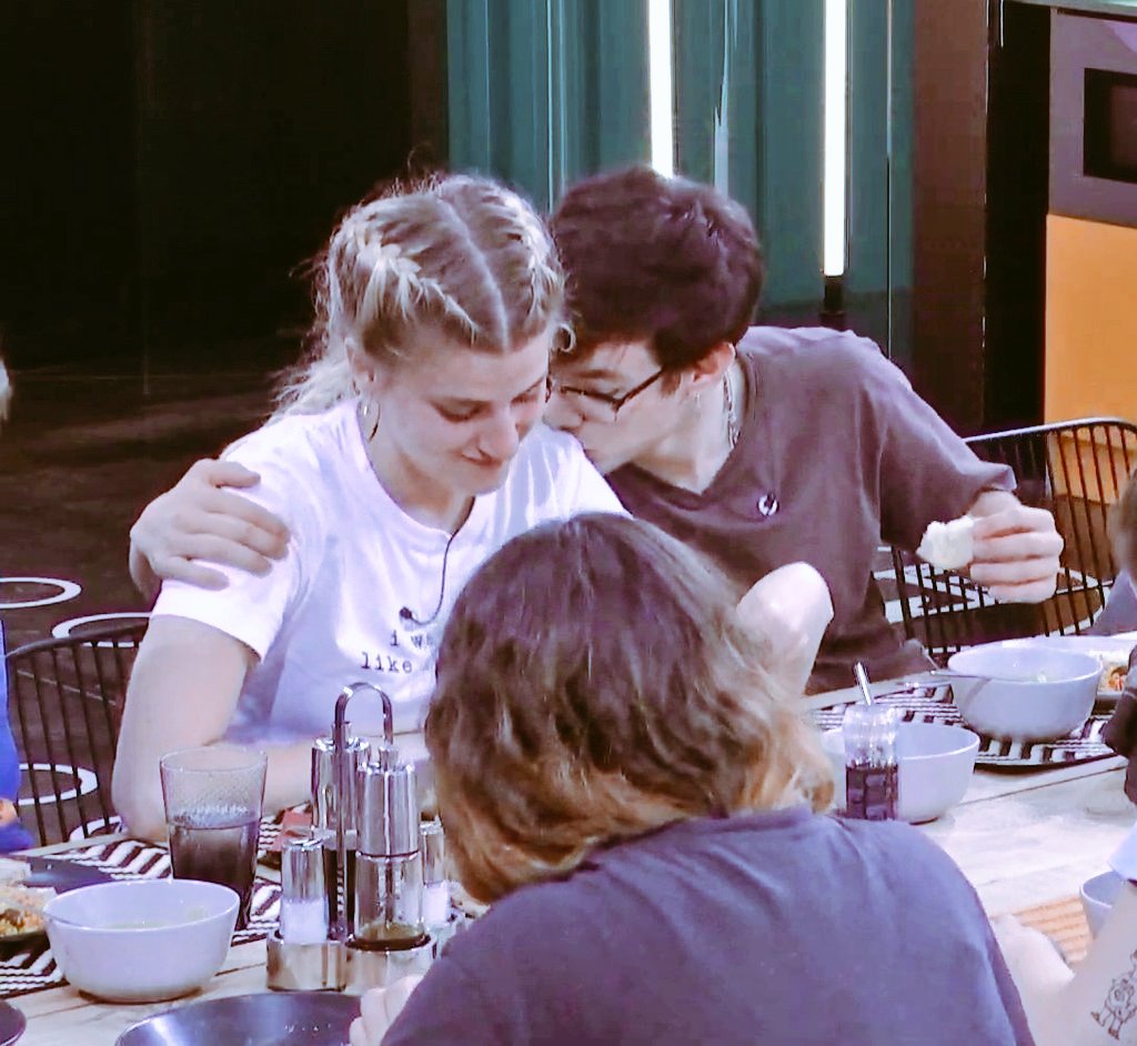 topennylane21's tweet image. Va a ser el mejor mes de 2020 #Flamantha #CanalOT15M