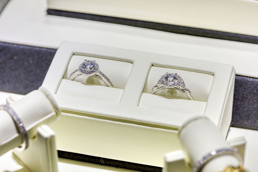 BoiseDiamond's tweet photo. Check out these two beautiful halo and vintage style diamond engagement rings! 😍 #diamonds #engagementrings #haloengagementrings #vintageengagementrings #boise #idaho https://t.co/xkZgqnsin9