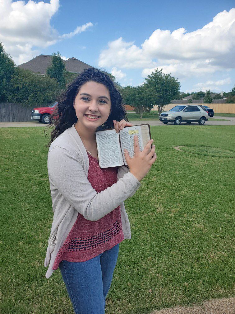 RockwallHSchoir's tweet photo. our 7th one today! we’re on the other half!
it’s time to announce our 2020-21 chaplain!
our incumbent this year was whitney st. john-gilbert https://t.co/vRZ1uYsGPw