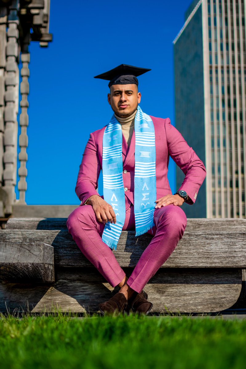 Aaron3__'s tweet image. The end of one chapter and the start of another. This next part of my life, is going to be called happiness. 

Six years and two degrees later... 
Aaron Ibarra, MBA 

📸: @_adamneil