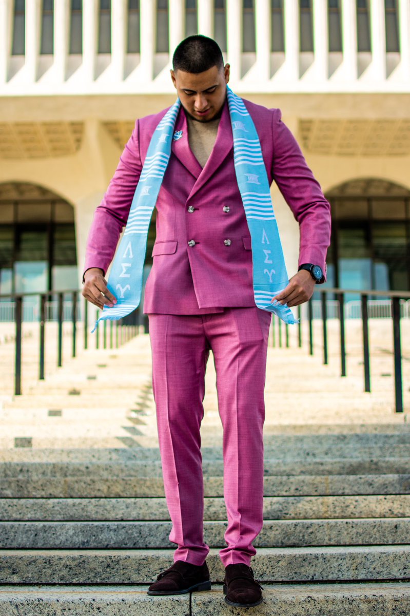 Aaron3__'s tweet image. The end of one chapter and the start of another. This next part of my life, is going to be called happiness. 

Six years and two degrees later... 
Aaron Ibarra, MBA 

📸: @_adamneil