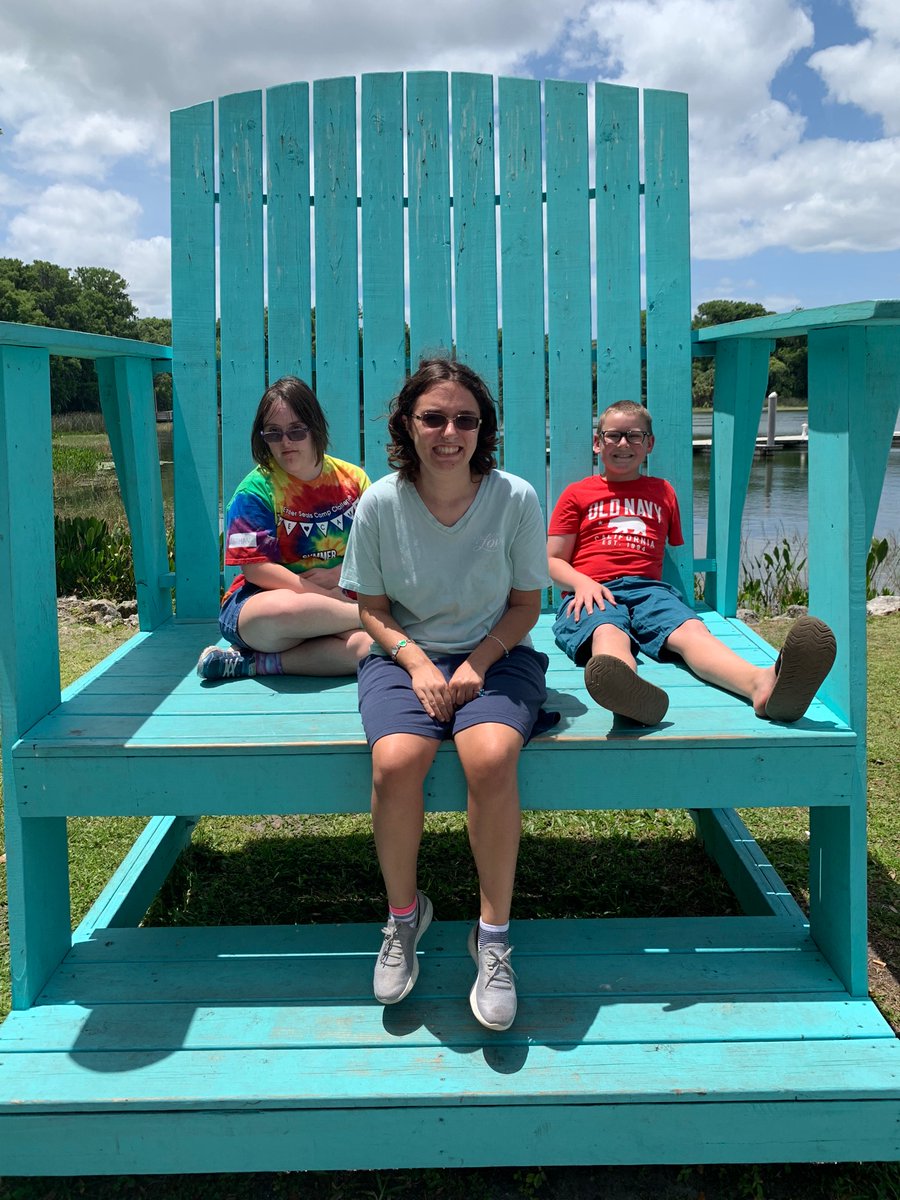 _Toni_withanI's tweet photo. Hanging out downtown Mount Dora. #funandsafe #camptoni https://t.co/yBoLhFvdtL