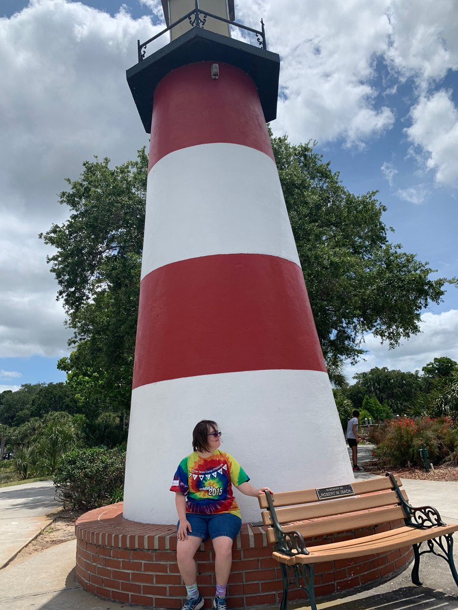 _Toni_withanI's tweet photo. Hanging out downtown Mount Dora. #funandsafe #camptoni https://t.co/yBoLhFvdtL