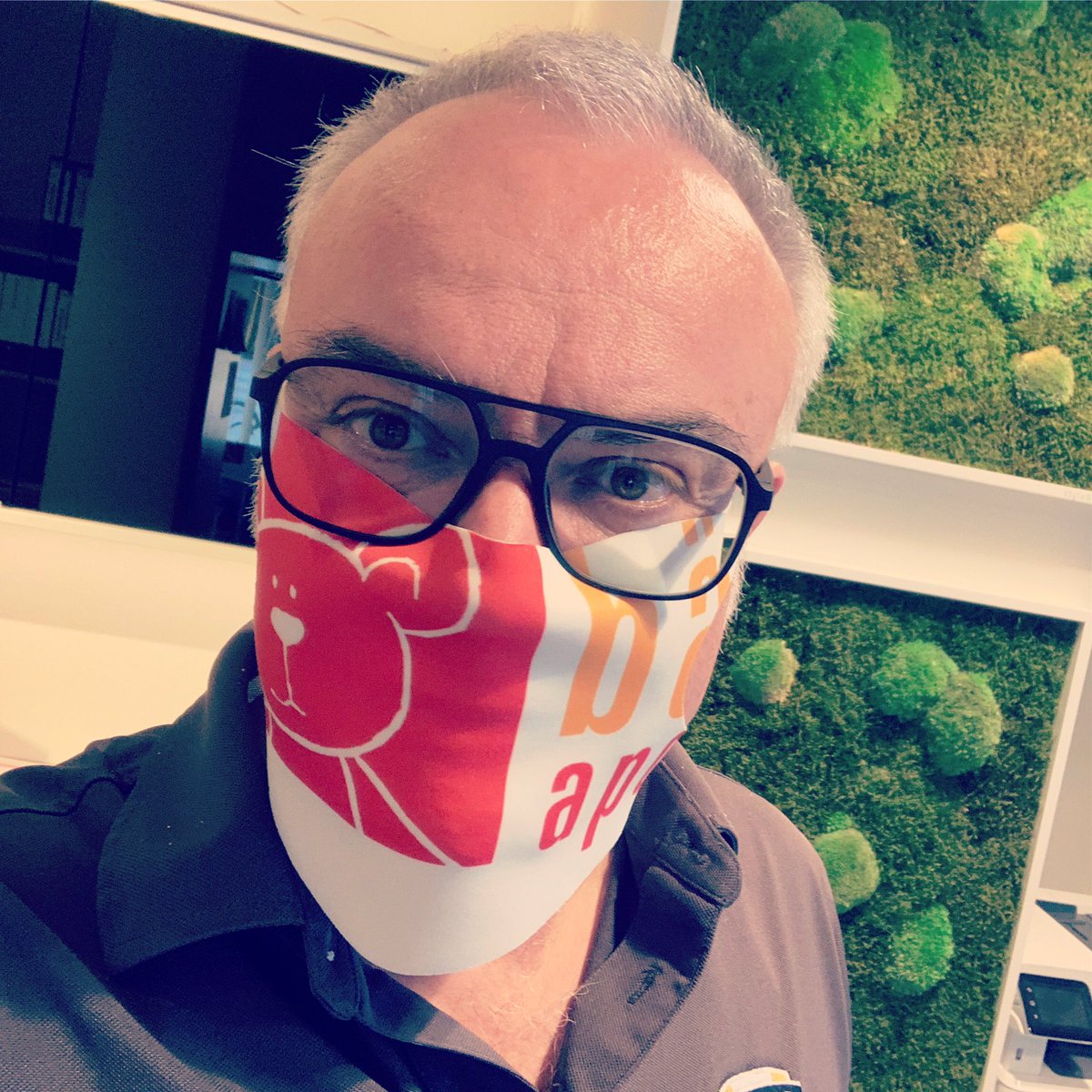 Baeren_Apo_KA's tweet photo. Frisch eingetroffen: #mundnasenschutz im #corporatedesign meiner #Apotheke Das #itpiece der Saison 😉😷 #facemask #communitymask #pharmacy #Karlsruhe #Hagsfeld https://t.co/48Xydi62Ov