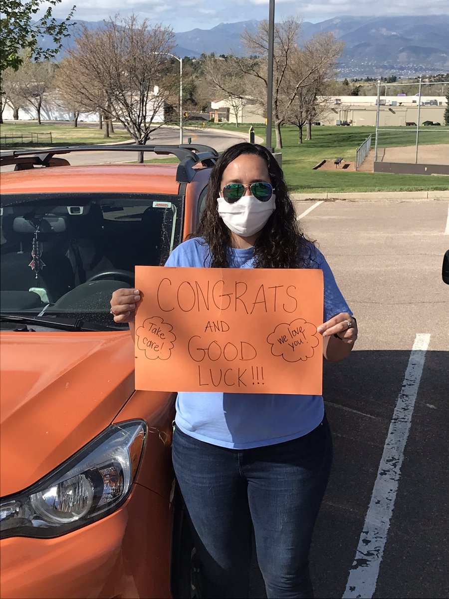 CSSD11Fremont's tweet photo. Fabulous Fremont Staff came out in full force for farewell parade!  @CSSD11 https://t.co/PB5naTHzXE