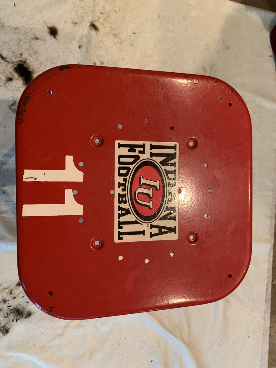 Firks_Justin's tweet photo. Back in the day, Antwaan Randle El was my favorite #IUFB player. Today, I got my haircut sitting on his old locker room stool. The best college football player not to win the Heisman! #EricCrouch #Really? https://t.co/0zx0vcAL6Z