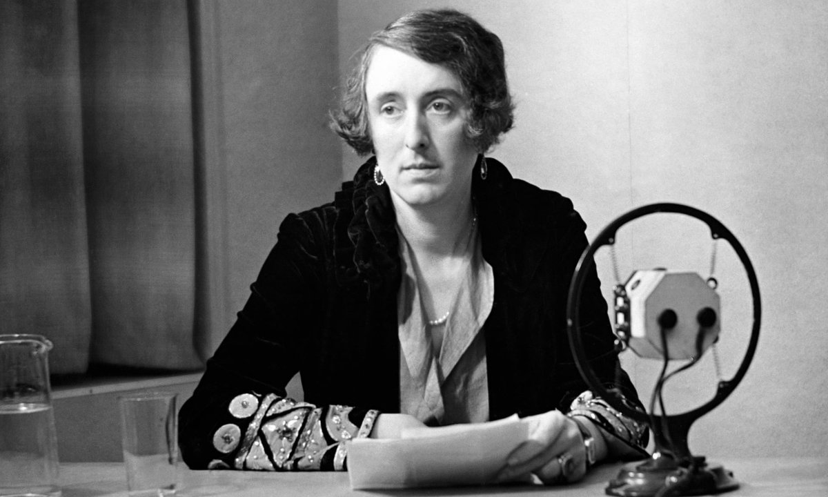 day 1 : vita sackville-westenglish novelist, poet and gardener; aristocrat who should have inherited knole and overall very lovable dumbassworks include novels : seducers in ecuador and all passion spent; poem collections : the land and the garden; gardens : sissinghurst