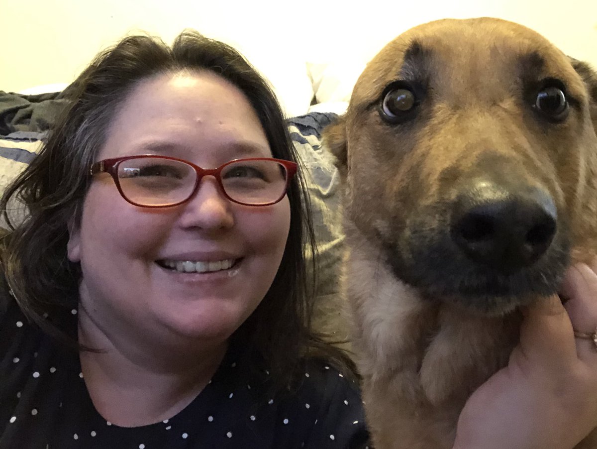 AnnGarvinB's tweet photo. Finally got a pic with my canine quarantine companion, Kaylee!! #sabresathome https://t.co/GvwaqiOJyE