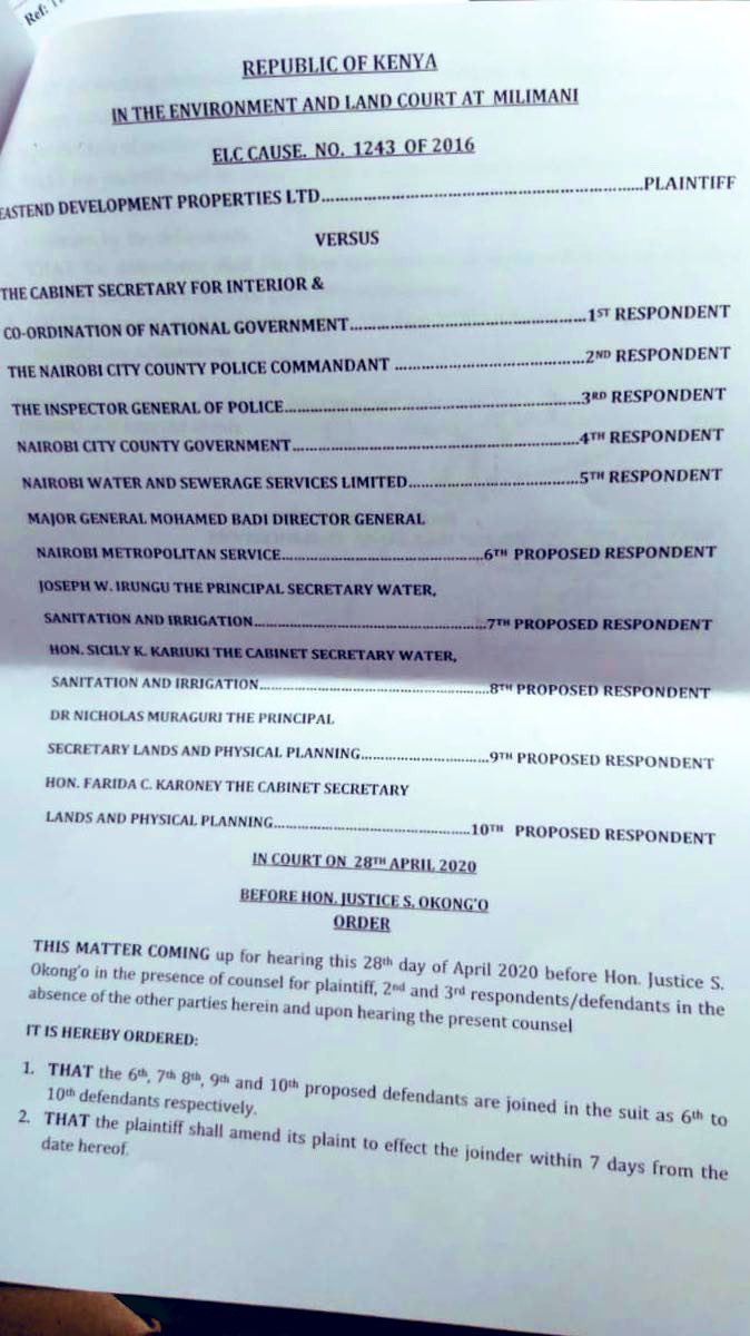 HonKrop's tweet photo. Uhuru Kenyatta's Men Are Currently Demolishing Ruai Buildings In Nairobi. The residents had acquired a court order stopping the demolition and served them but they defied and decided to follow the directives of their master Uhuru Kenyatta. #RuaiEvictions https://t.co/FD0OhUBq0K