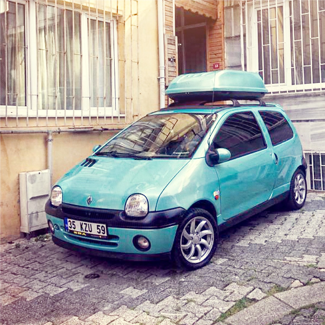 twingoriderscl1's tweet photo. TRC Cars “Korsan Kuzu” #twingoridersclub #trc #twingotürkiye #twingo #renaulttwingo #piratesheep https://t.co/WZbKf2RlO0