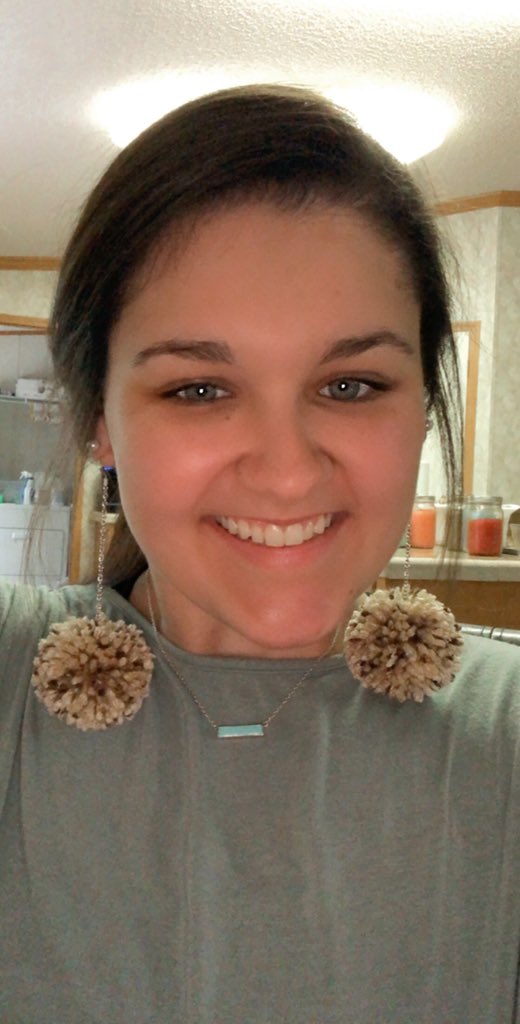 CreationsSweetT's tweet photo. Okay y’all, here’s sizing and comparison⭐️
• 35mm(small) &amp; 45mm(large) 
Small: $10
Large: $12 
I’m LOVING these pompom earrings 
~
I currently have 
Large: 
- Tan Confetti $12
- Black $12
- Maroon $12 
Small: 
- Olive Green $10 

Color Options Included⚡️ https://t.co/QZdtbXaJFv