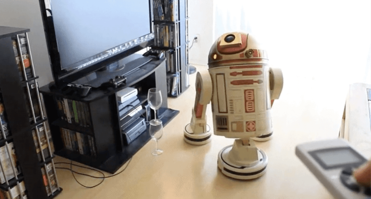 InsideTheMagic's tweet photo. R2-D2 Inspired Robot Vacuum Is Out of This Galaxy And Can Actually Clean Your Floors!: https://t.co/MVTUpjHhci
#rd2d #starwars #disney https://t.co/uvmBtIbbEt