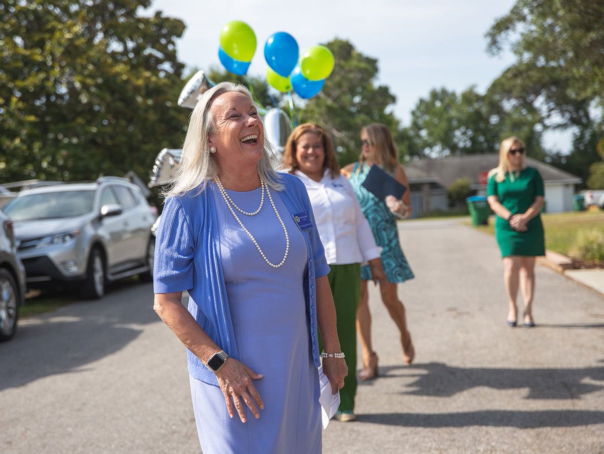 DrMDSaunders's tweet photo. Today I had the pleasure of participating in a caravan celebration to recognize one of the 2020 #UWF Top Scholar recipients. Thanks to @UWF faculty, staff and students for creating a memorable and unique experience for these #FutureArgos! https://t.co/RlSYPvL704