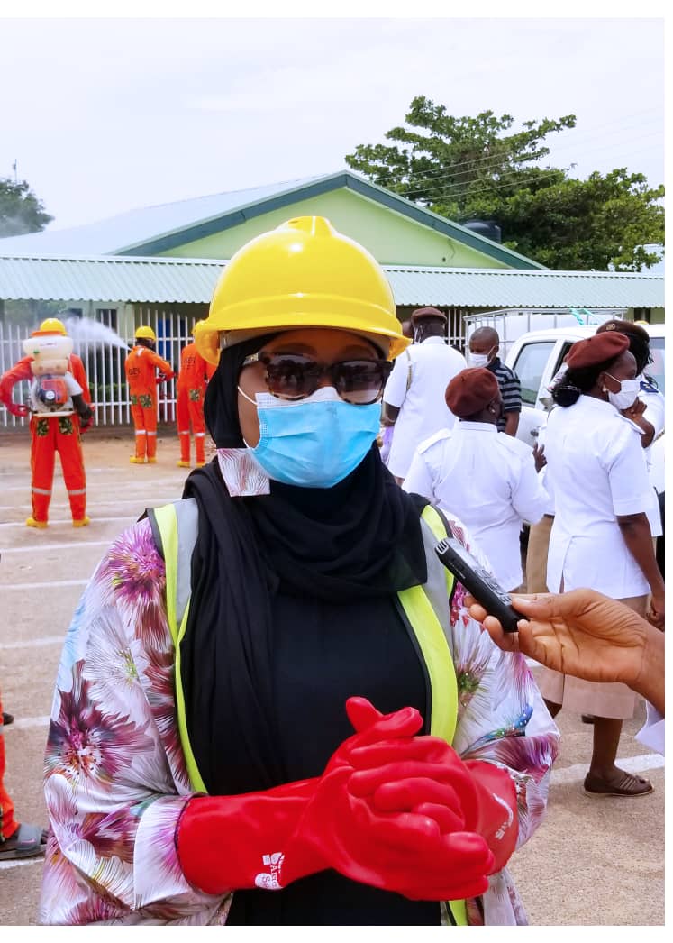 MEFRGombe's tweet photo. Still in Gombe state specialist hospital 15/5/20,Hon Com of Environment Hussaina Danjuma Goje made it a priority to give her undiluted service in supporting the state Govt to stop the spread of COVID-19 in  Gombe state. https://t.co/cwGxpS2Ril