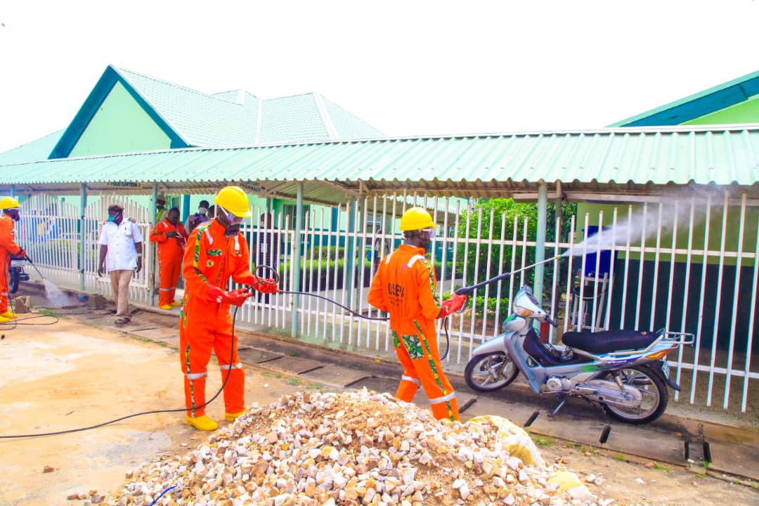 MEFRGombe's tweet photo. Still in Gombe state specialist hospital 15/5/20,Hon Com of Environment Hussaina Danjuma Goje made it a priority to give her undiluted service in supporting the state Govt to stop the spread of COVID-19 in  Gombe state. https://t.co/cwGxpS2Ril