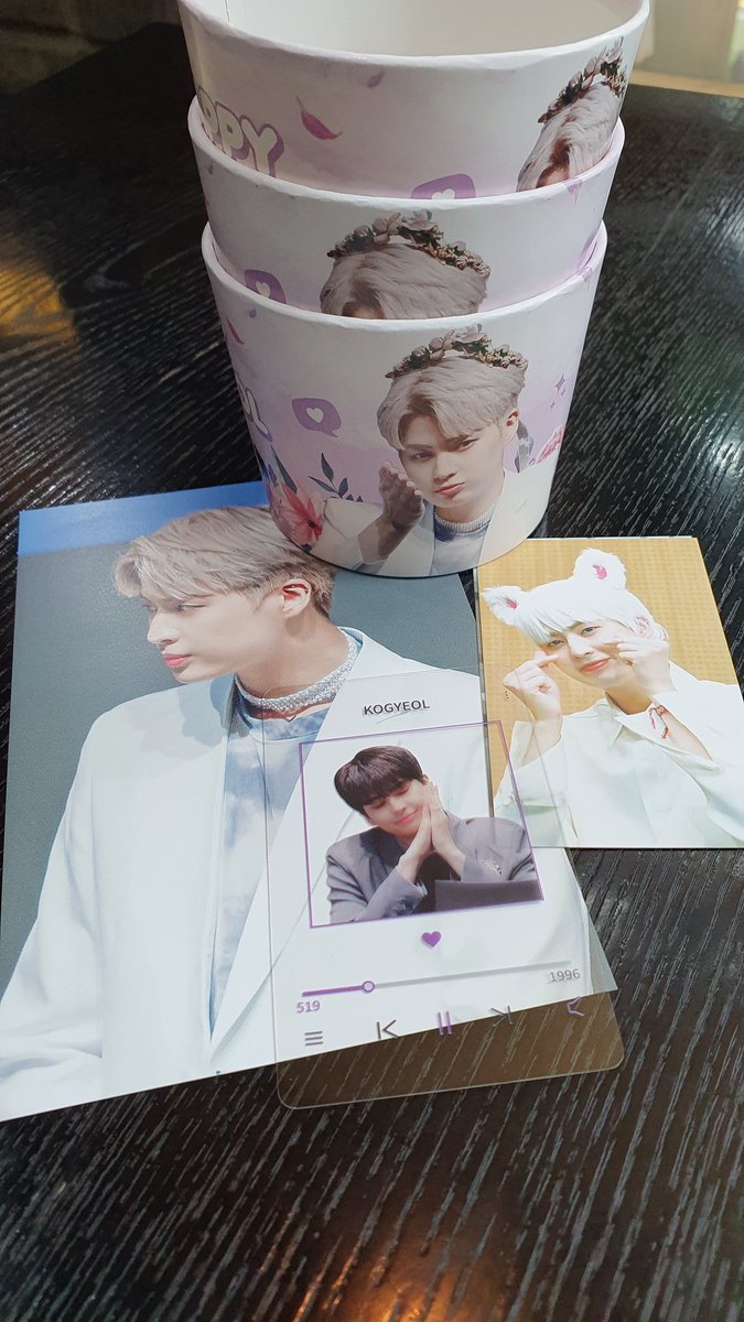 up10furi's tweet photo. 내가좋아히는 이쁜 보라빛의 폴더들. 그리고 항상 응원하는 결이. 이벤트 감사합니다 . 항상응원해 #up10tion #고결 @FOR__KOGYEOL https://t.co/XKynVUApaU