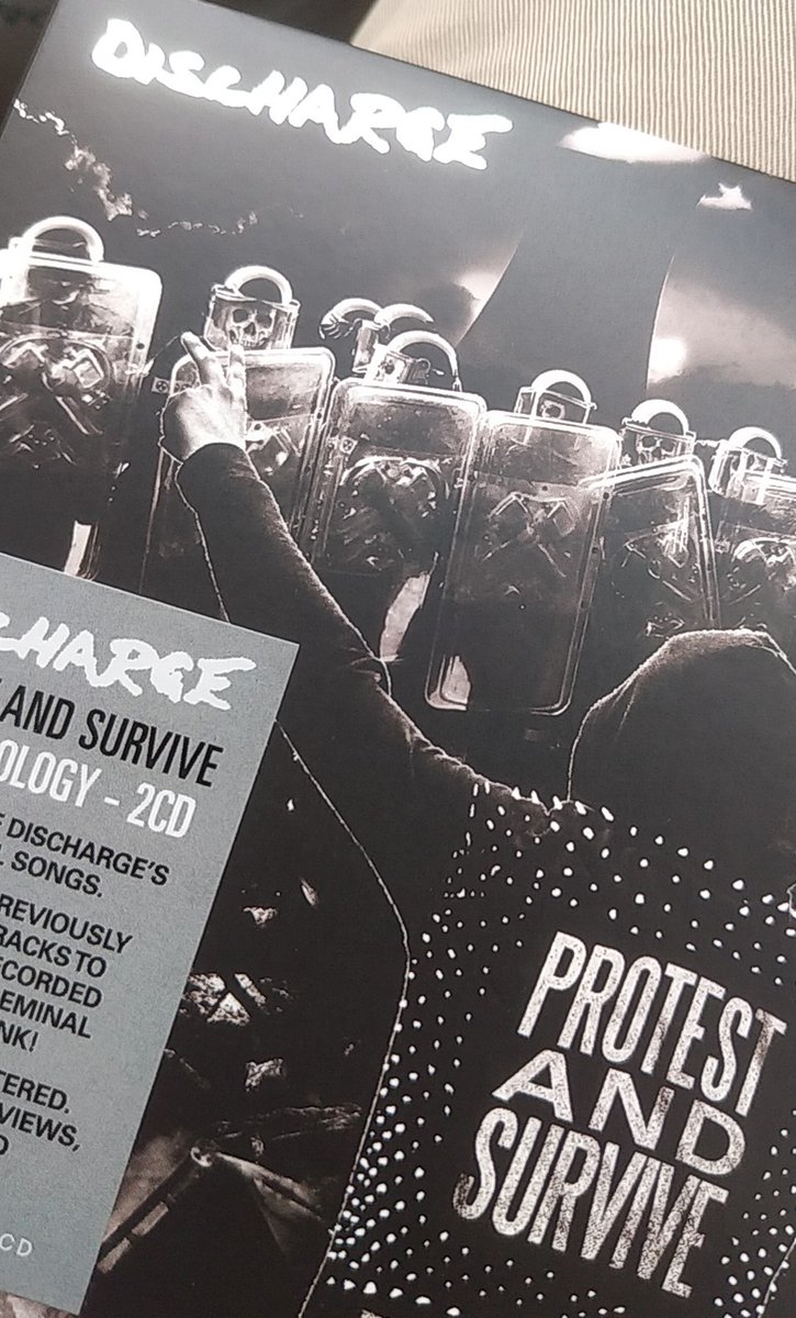jiuko_tomoyami's tweet image. Protest and Survive！って、今がそんな状況だよ！怒りの絶対温度を現すのは彼らの音楽しかない！
#DISCHARGE
#protestandsurvive