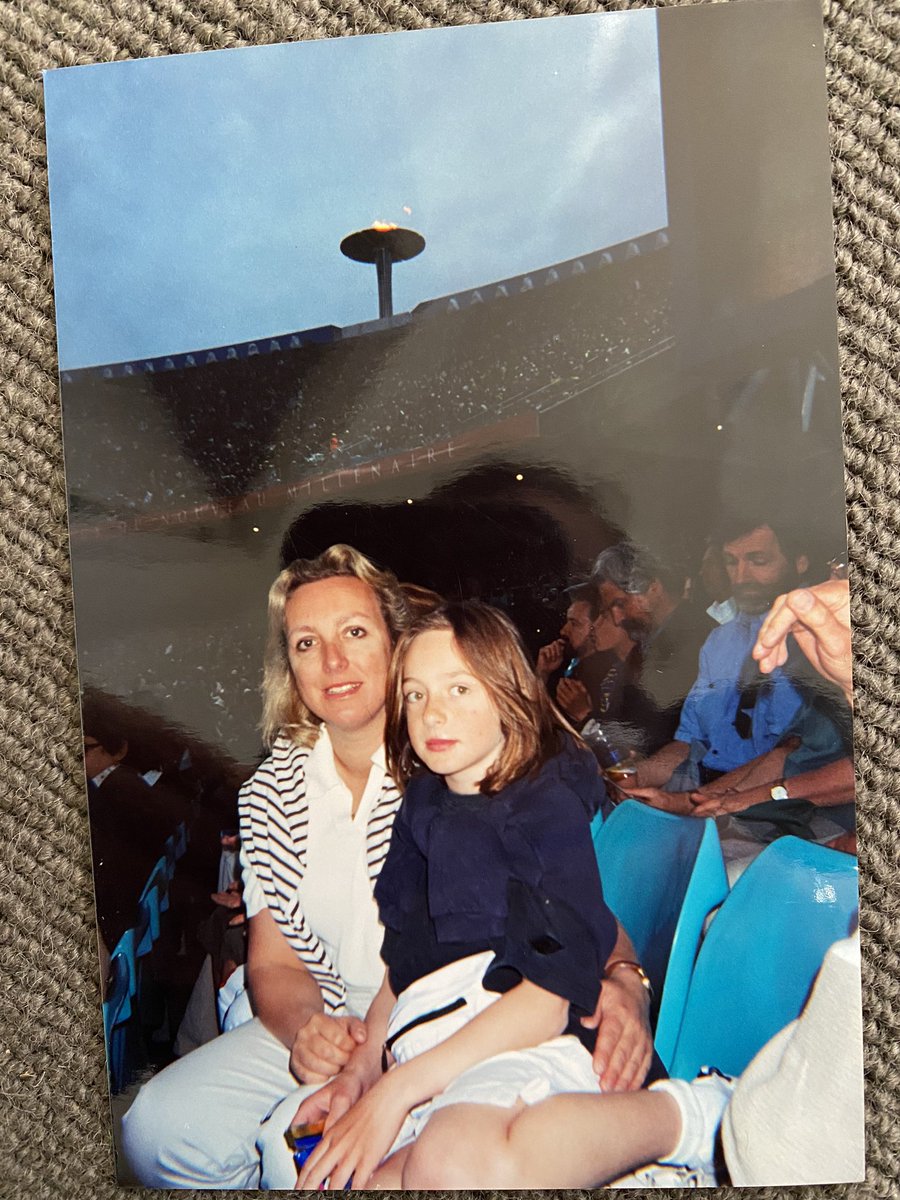 jemorrison92's tweet photo. Found this photo of me back in 2000 watching @CathyFreeman take home the gold medal from the grandstands with mum! https://t.co/3v9fymOupf