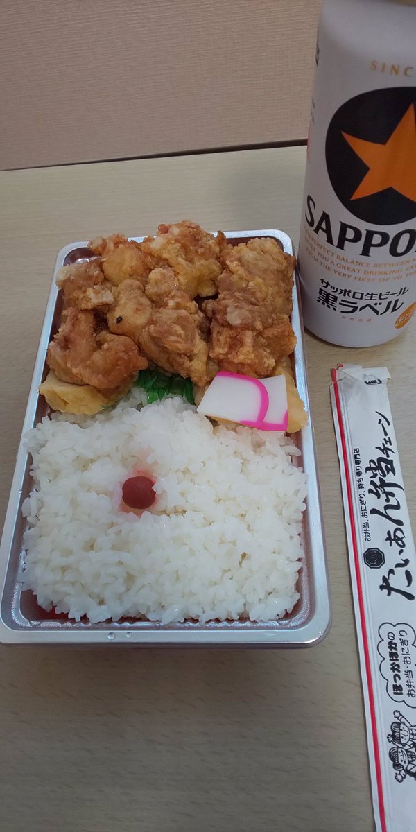takayukipark's tweet photo. たいあん弁当東通り店。蓋の閉まらないから揚げ弁当。#EATACTION
#お昼ご飯
#から揚げ弁当 https://t.co/KHD5EuLnQn