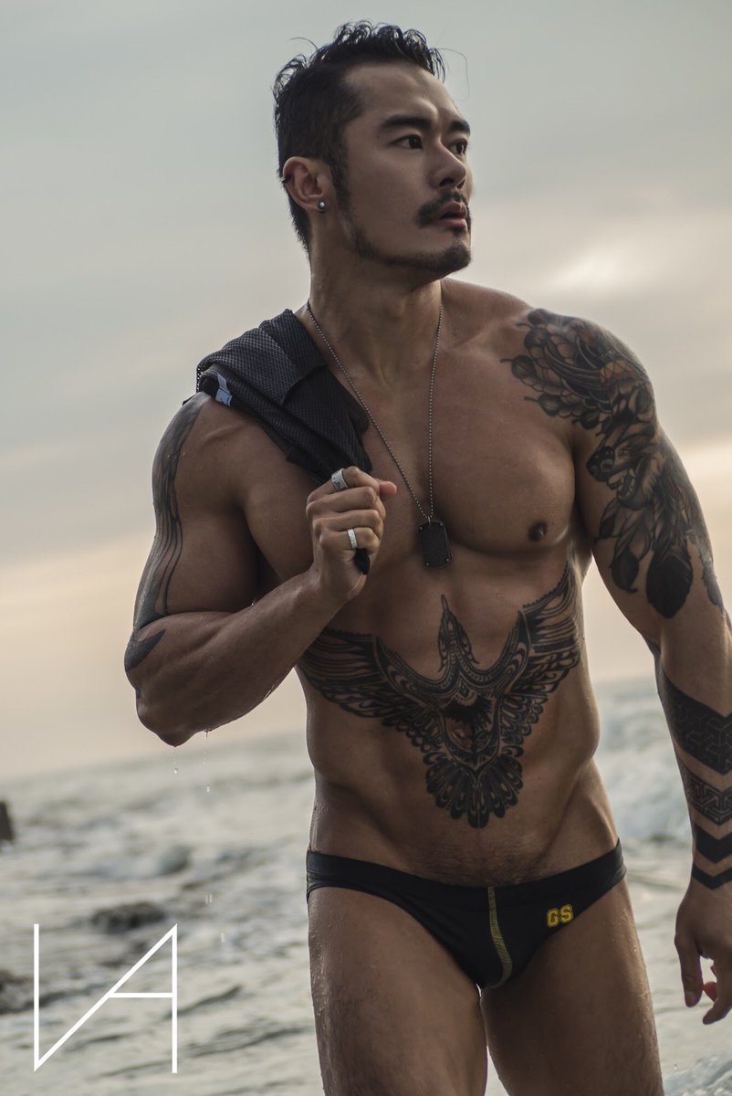 vanvision37's tweet photo. 💦💦

「 失落沙洲 pt. V 」

model: titan 
direction: big
location: 桃園
2020.05

Follow me on IG at vanvision37

#malephotography #portrait  #portraitphotography #asianmen  #lgbt #malemuscle #asianfitness #asianmuscle  #男神 #男體  #buffbod #ripped  #menwithtattoos #tattoos #刺青 https://t.co/1Jx0qA4YVQ