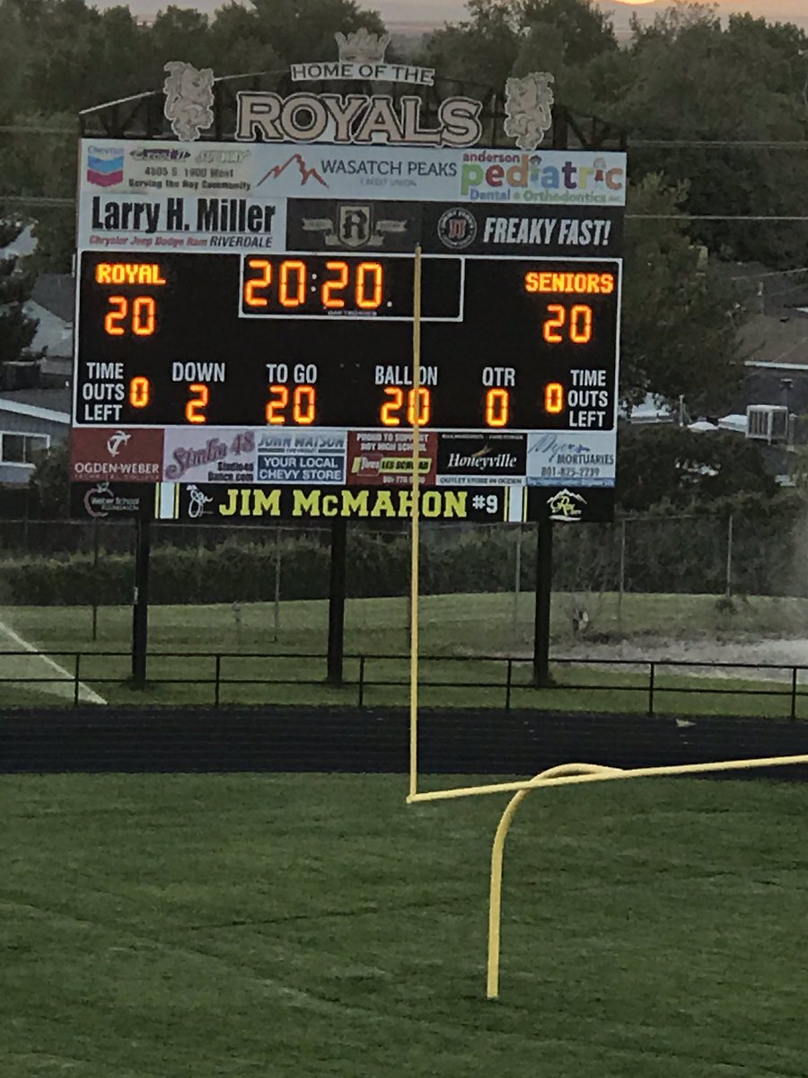 RoyHighAdmin's tweet photo. Another Friday Night Lights in honor of the Class of 2020! #GoRoyalsGo #ChooseToRoar #lightthefield. https://t.co/7F1ea2559y