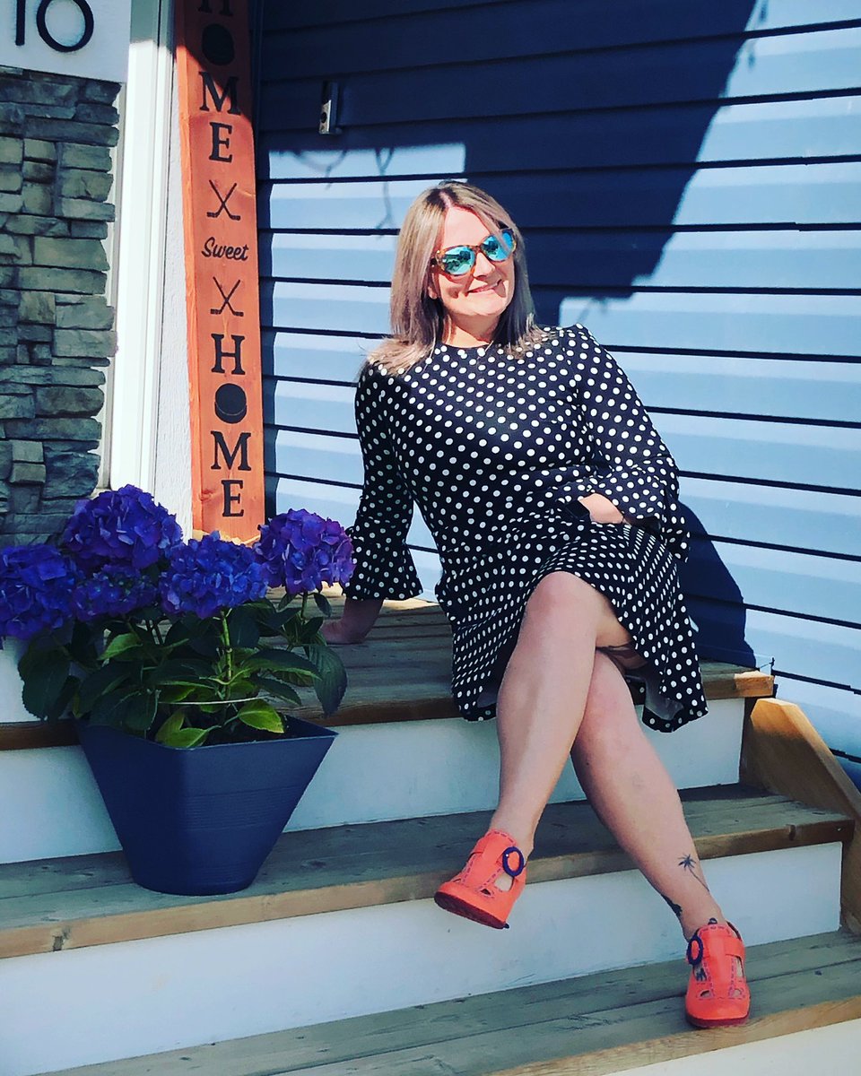 RunnerinaBottle's tweet photo. @Fluevog #FluevogDay #iboughttheshoes #daydrinking #retailtherapy https://t.co/ycXfxmsKhr