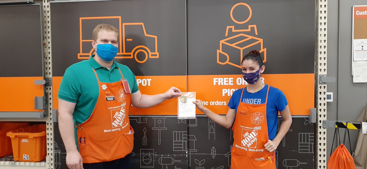 Great Job Brianna!  Our new associate recognition her First Award.. Thank You for running curbside and taking care of our customers.
