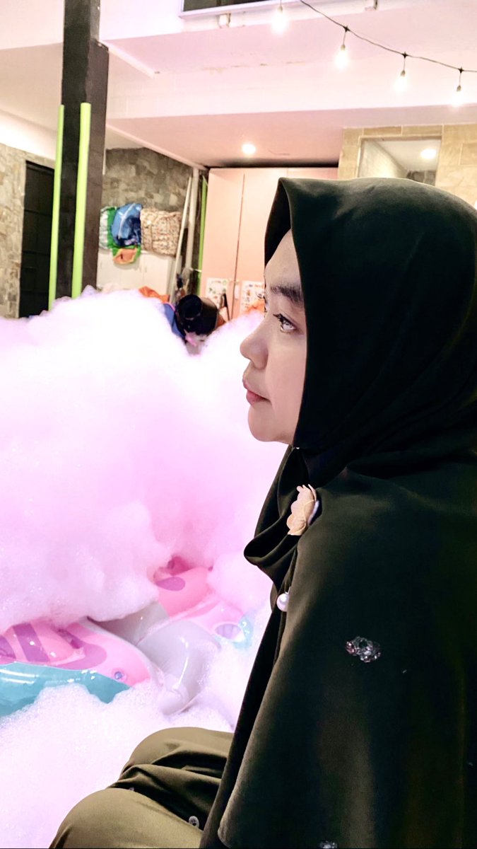 RiaRicis's tweet photo. masih dengan judul #DiRumahAja . ikut? https://t.co/N6yeTZjJQH