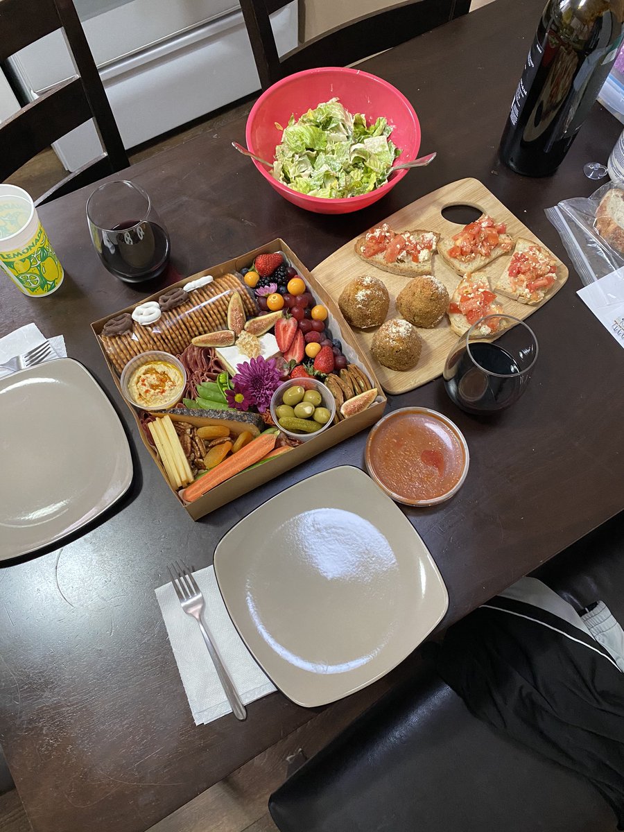 CovelloMassimo's tweet photo. I thought I would make you jealous with my Friday #cheatdaymeal!!!! Enjoy https://t.co/7gtuqC9jQG