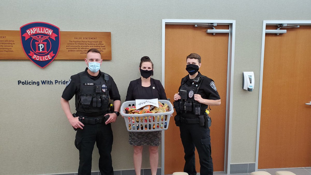 Ltyogi409's tweet photo. Thank you Bonnie Moore and all our Friends at the Sarpy County Attorney's Office, for the thoughtful gesture of snacks this Police Memorial Week. https://t.co/NbR1kRRkvg