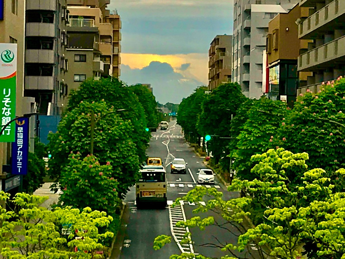 Aki Photo 朝ラン ランニング 朝ジョグ風景 Running Photography 東久留米市 新座市 黒目川 落合川沿い 平林寺にも足を伸ばしてkmラン 東久留米駅富士見テラスからは 雲に覆われた富士山の山容が見えた T Co T9r4rjdrdg Twitter